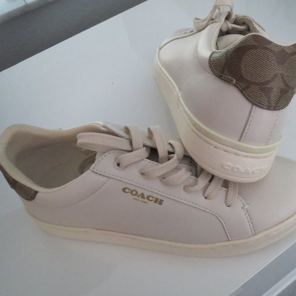 COACH off white leather logo sneakers walking SHOES 7 1/2 run wide NEW w/o box